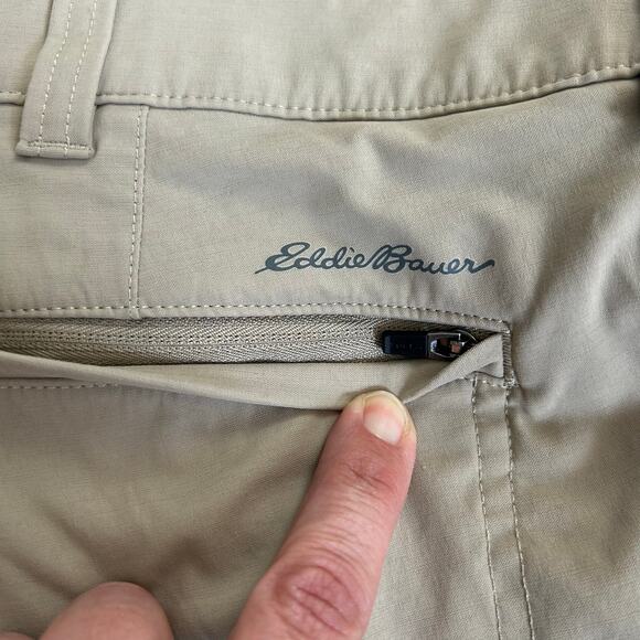 Eddie Bauer Men's Tan Khaki Chino Shorts Size 40 8" Inseam Zip Pockets EUC - Picture 5 of 6